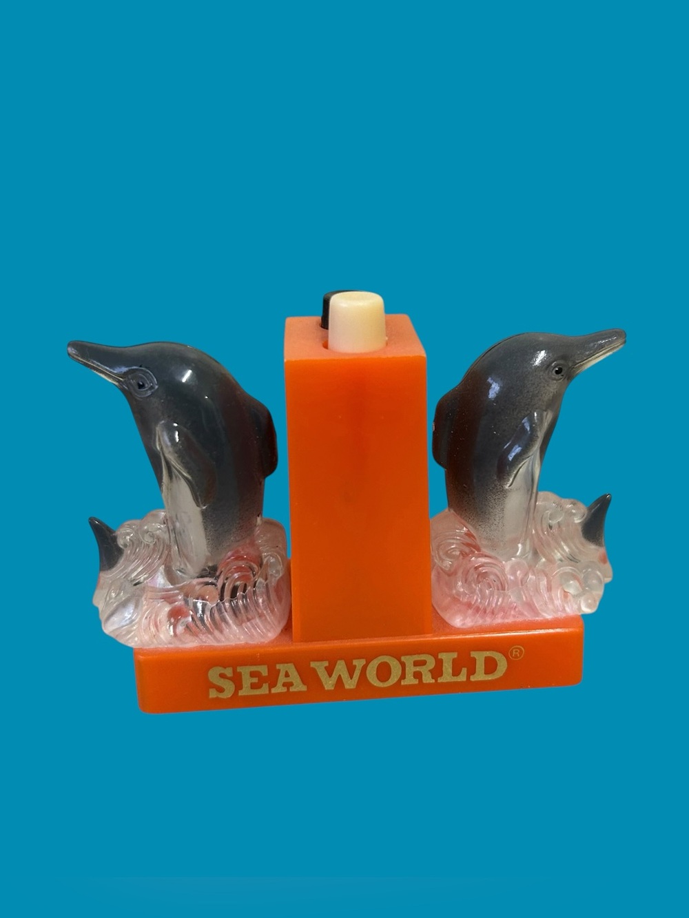 VTG SeaWorld Dolphin Salt & Pepper Shakers Pushbutton Plastic Souvenir